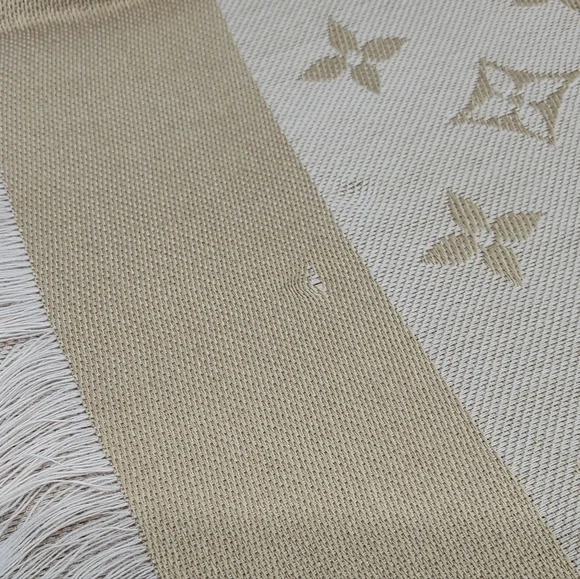 Louis Vuitton Classic Monogram Shawl Beige - Picture 3 of 7